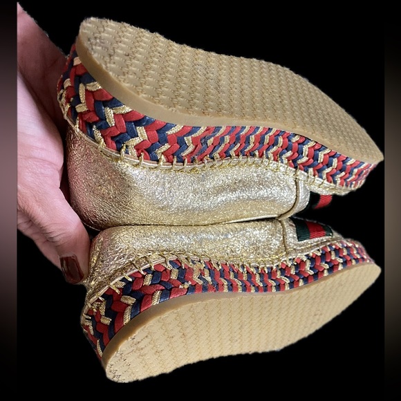 Authentic GUCCI Metallic Gold Leather Bee Slip On Espadrilles Retails $950 - Picture 7 of 16